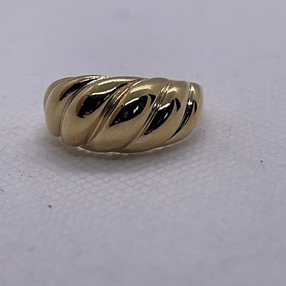 Mejuri Croissant Dome Ring - Picture 2 of 5